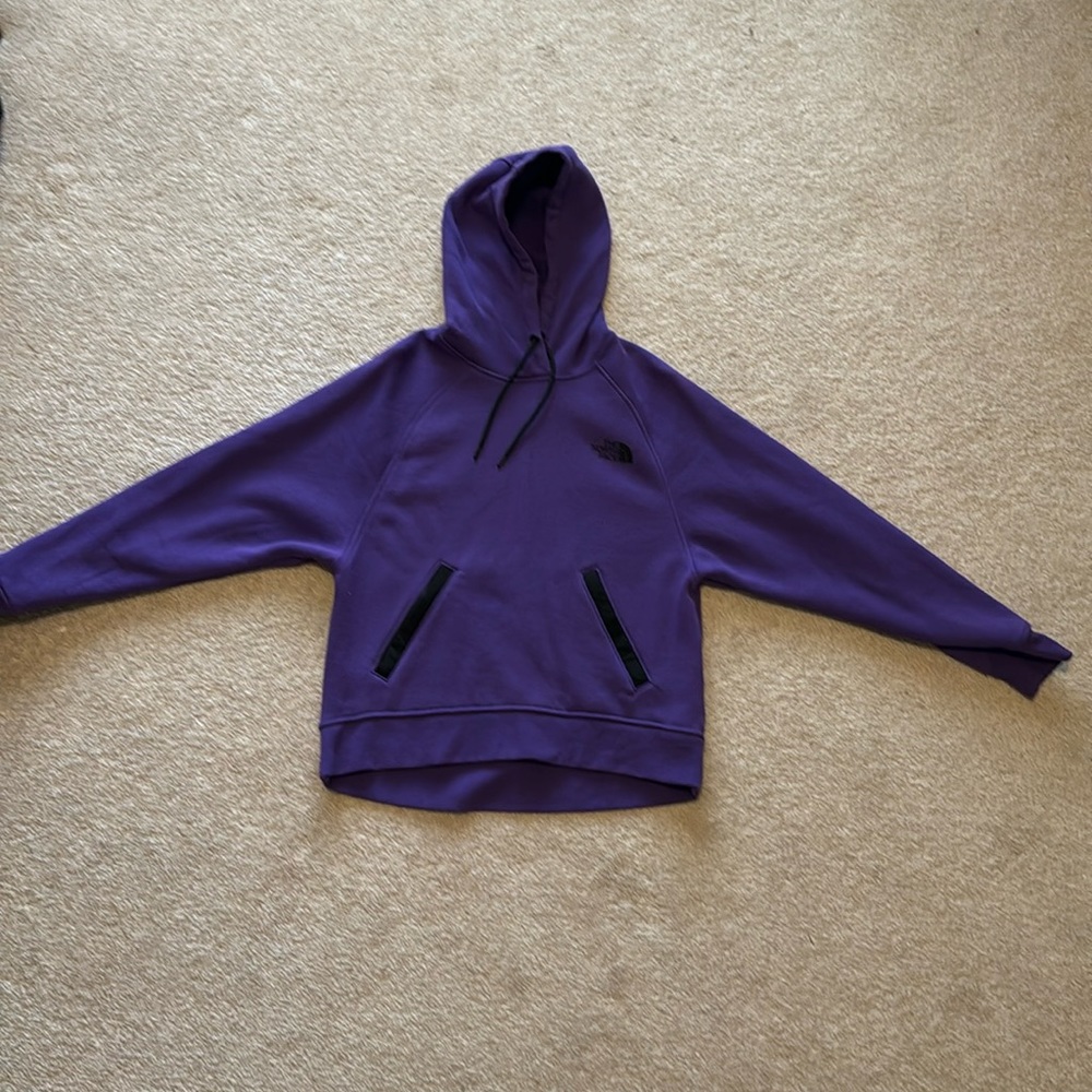 The North Face Women’s Small Purple Hoodie With Zip Up Pockets